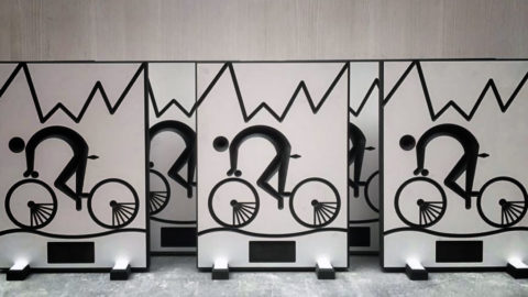 Trofeos de madera y podio para club ciclista